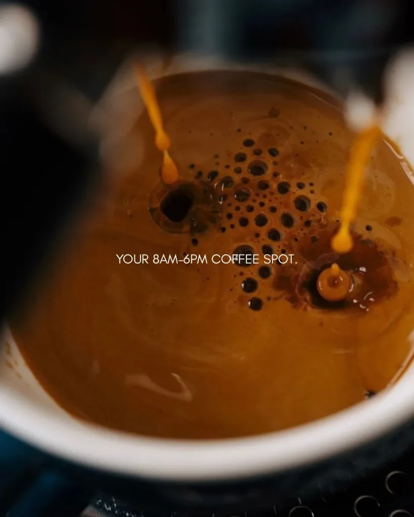 Espresso-extractie in een kop bij THIRD., jouw koffieplek van 8am tot 6pm